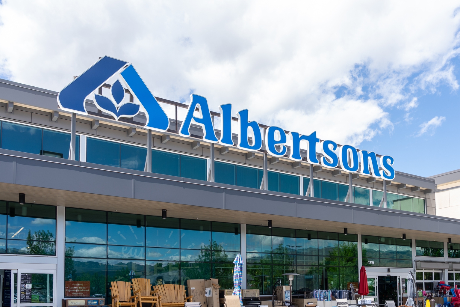 Albertsons plunges after slashing guidance; Kroger also lower