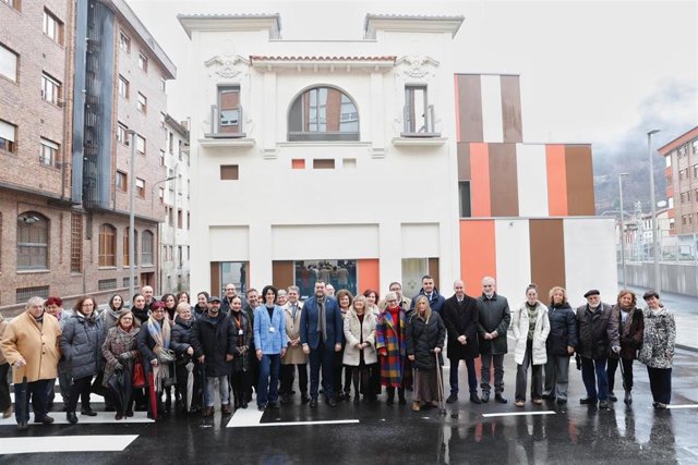 Barbón inaugura nuevo centro de salud en Sotrondio: triplica capacidad - salud news from Europa Press