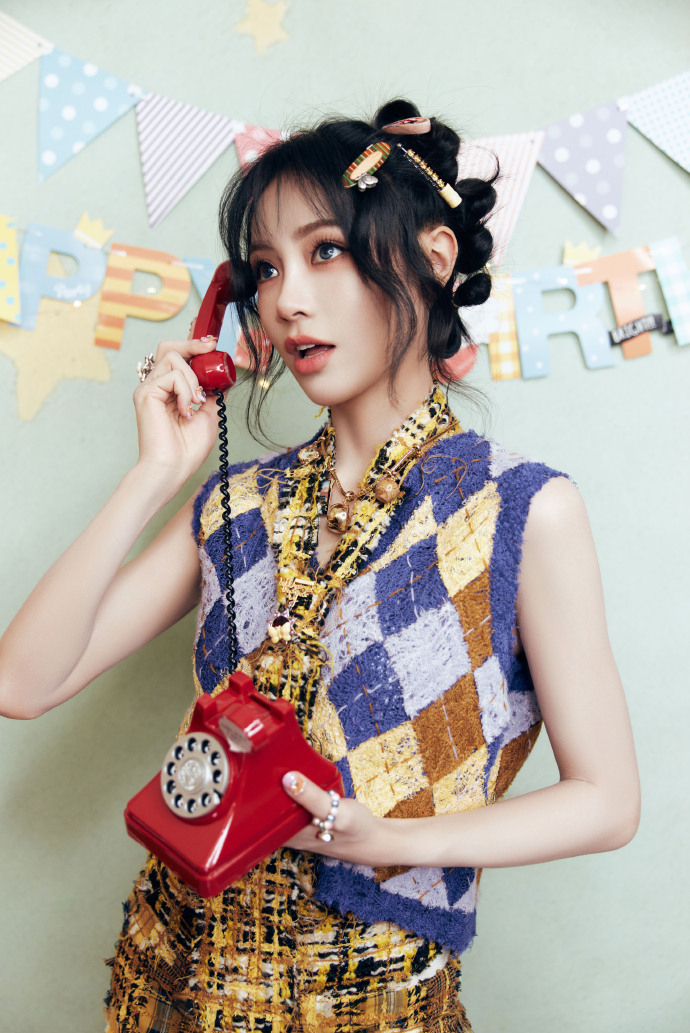 Sao châu Á 8/1: Vợ Uông Tiểu Phi khoe bụng bầu 5 tháng