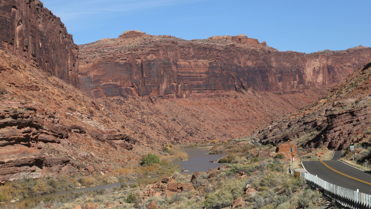 US road trips off the beaten path for travelers seeking unique experiences