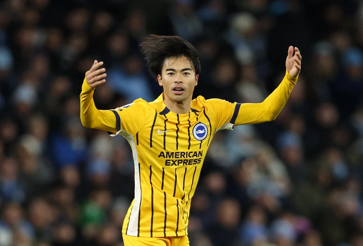 Brighton trói chân Man City trong cuộc đua vô địch