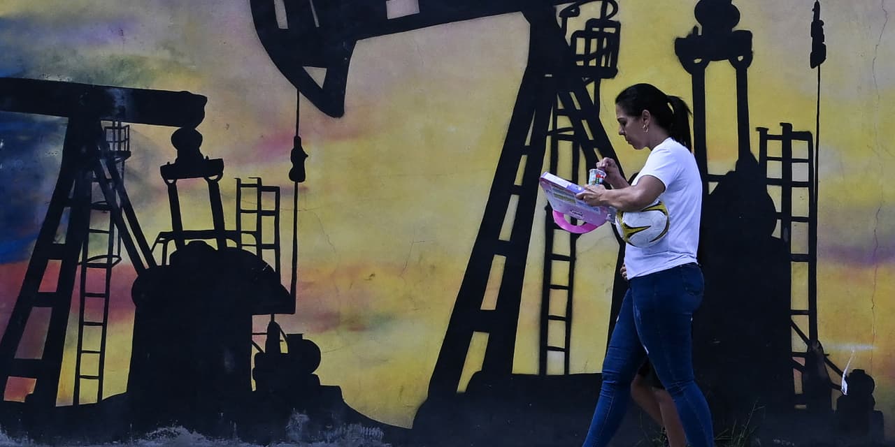 Here’s how much oil Venezuela is producing and exporting, as the country’s future hangs in the balance<br>