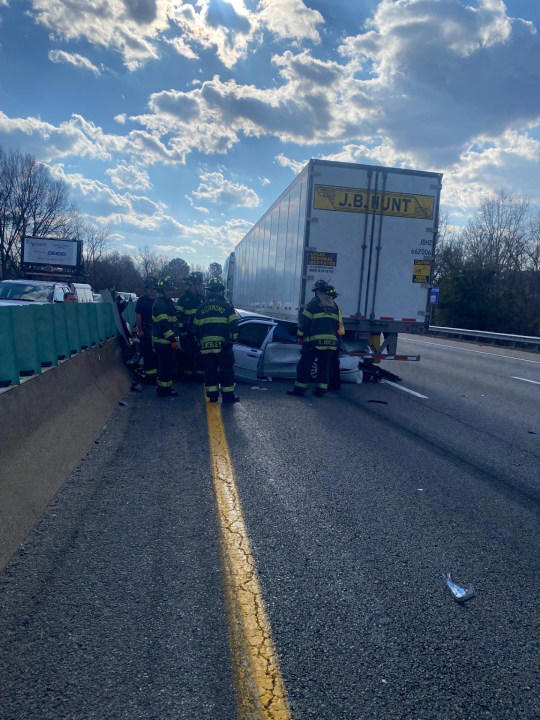 Multi-vehicle crash with tractor-trailer causes delays on I-95 in Richmond