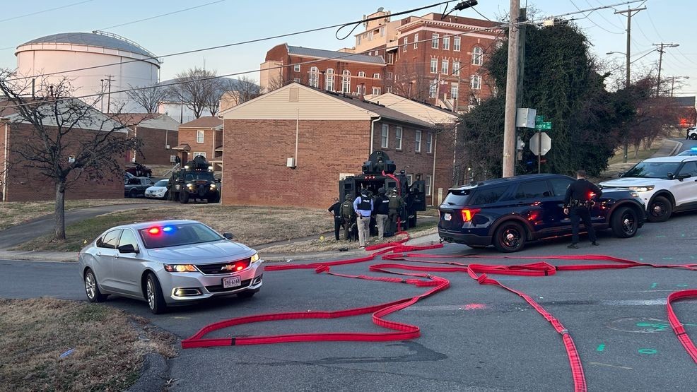 Man arrested following barricade situation in Lynchburg apartment