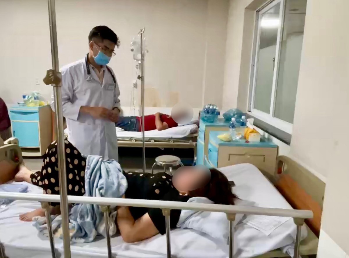 Sau vụ 89 người ngộ độc, xử phạt chủ xe bánh mì ở Phan Thiết 92 triệu đồng