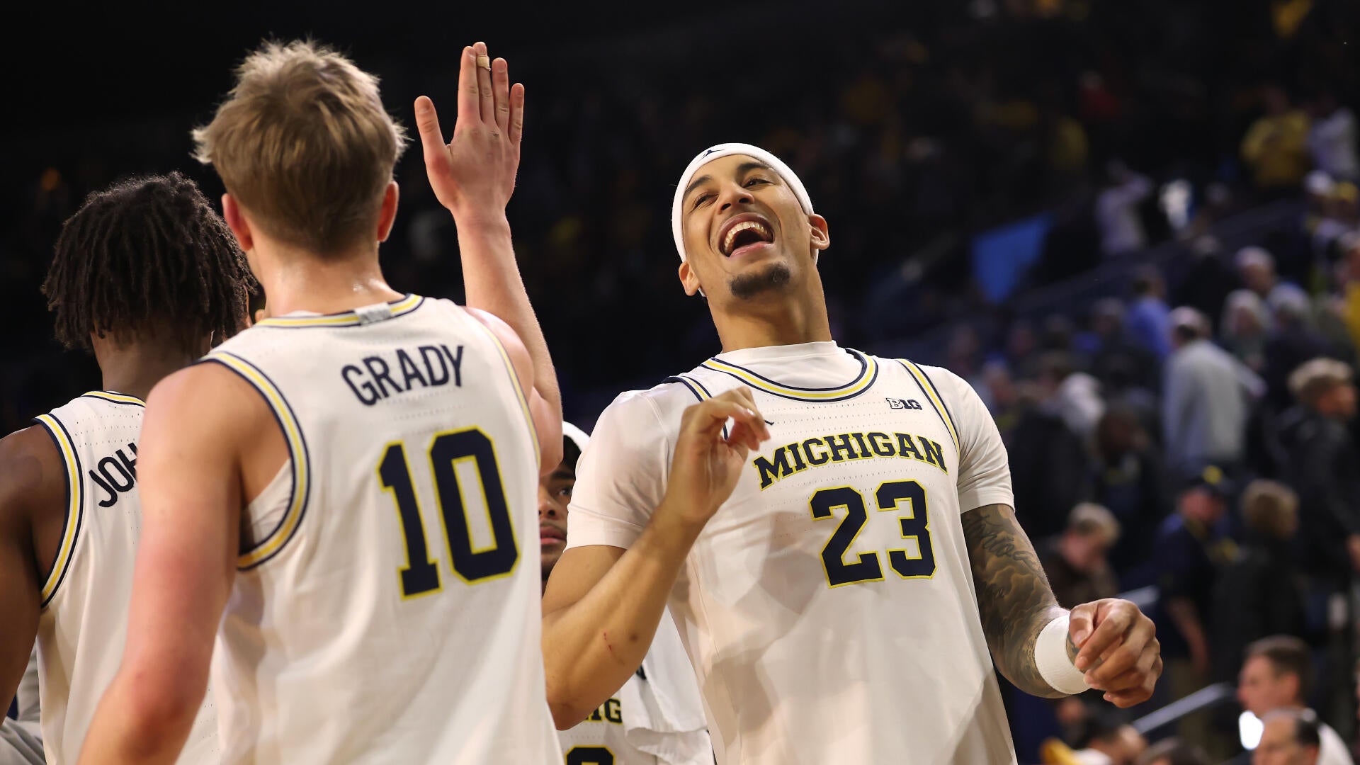 Tracking college basketball's undefeated teams: Michigan, Arizona lead ...
