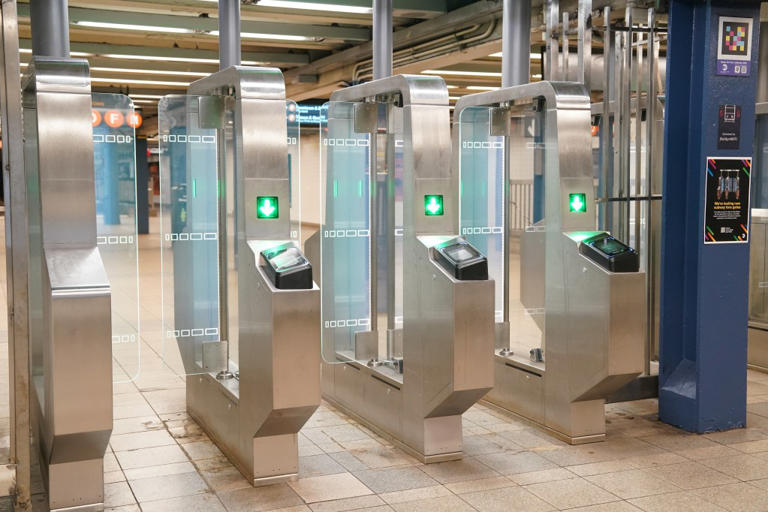 MTA boss blames mom whose 5-year-old daughter got head caught in new ...