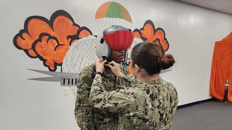 Navy commands develop 3D-printed JHMCS visor to boost aircrew training ...