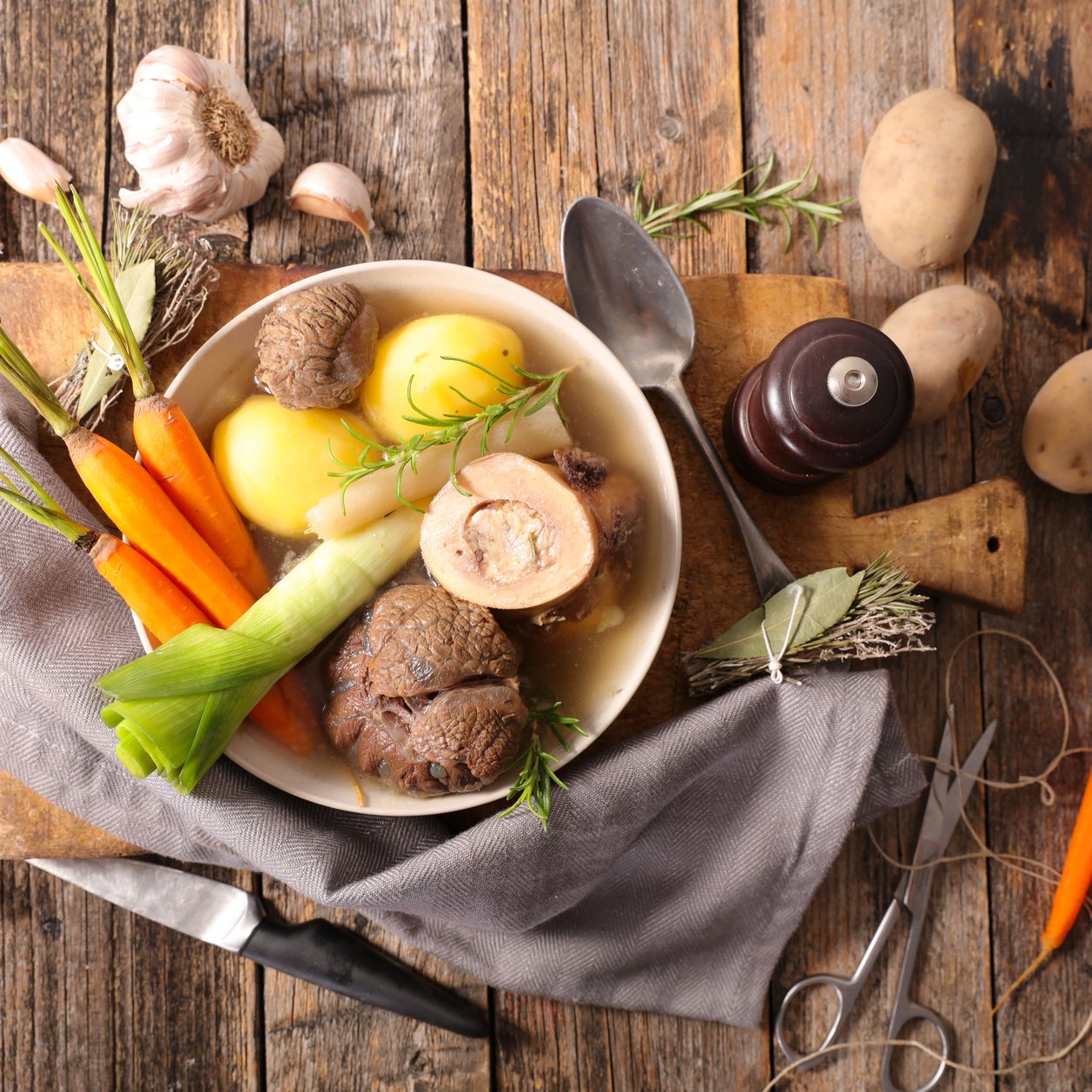 Vous sous-estimez sûrement le pot-au-feu : ce plat d’hiver traditionnel ...