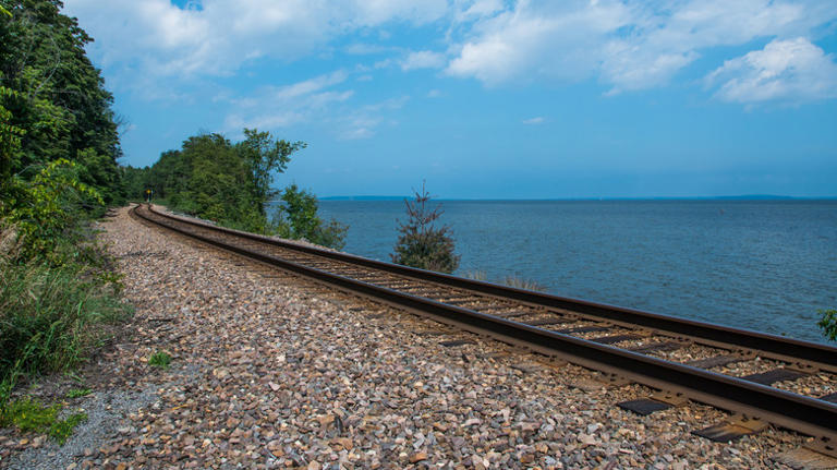 The 5 best train rides in North America for unparalleled lake views ...