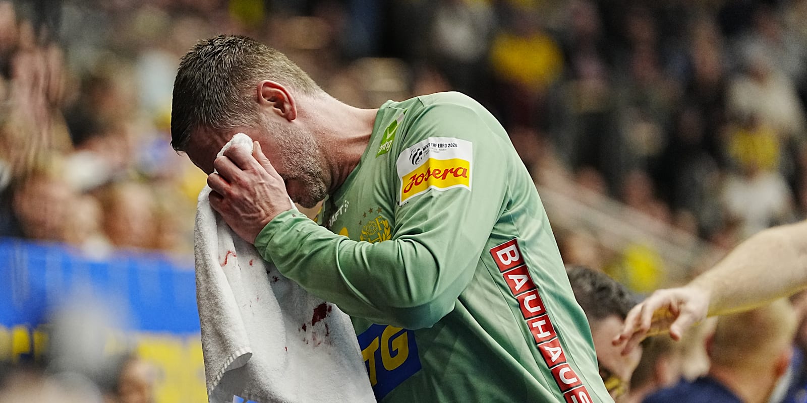 Palicka skadad i ögat – lämnade genrepet blodig - sport news from Omni