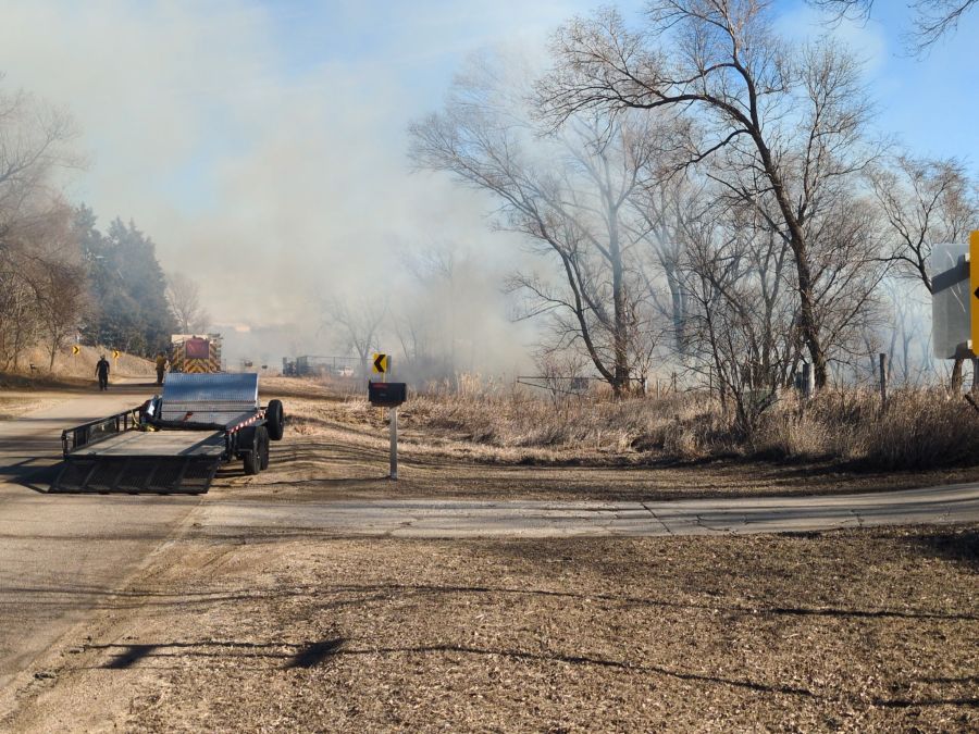 Crews respond to grass fire near Bacon Creek Park