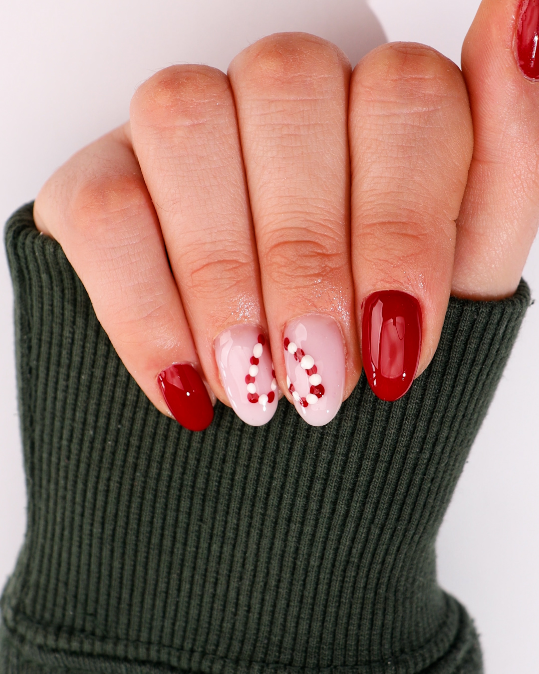 Candy cane nail hearts for holidays ️