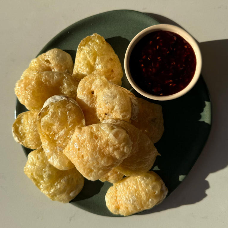 You only need 1 ingredient & 5 minutes to make my viral brie crisps