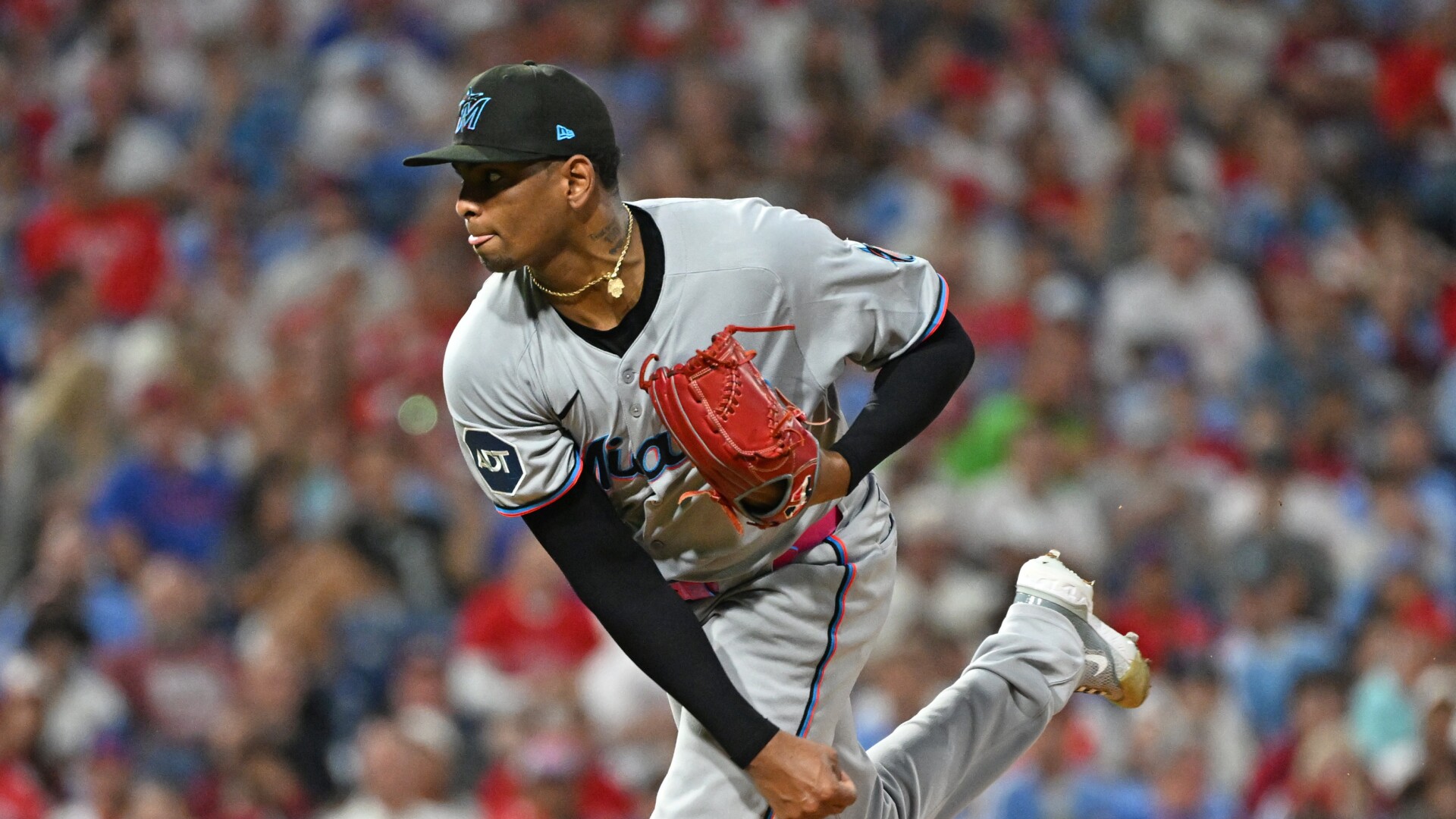 Cubs agree to acquire right-hander Edward Cabrera in a trade with the Marlins<br>