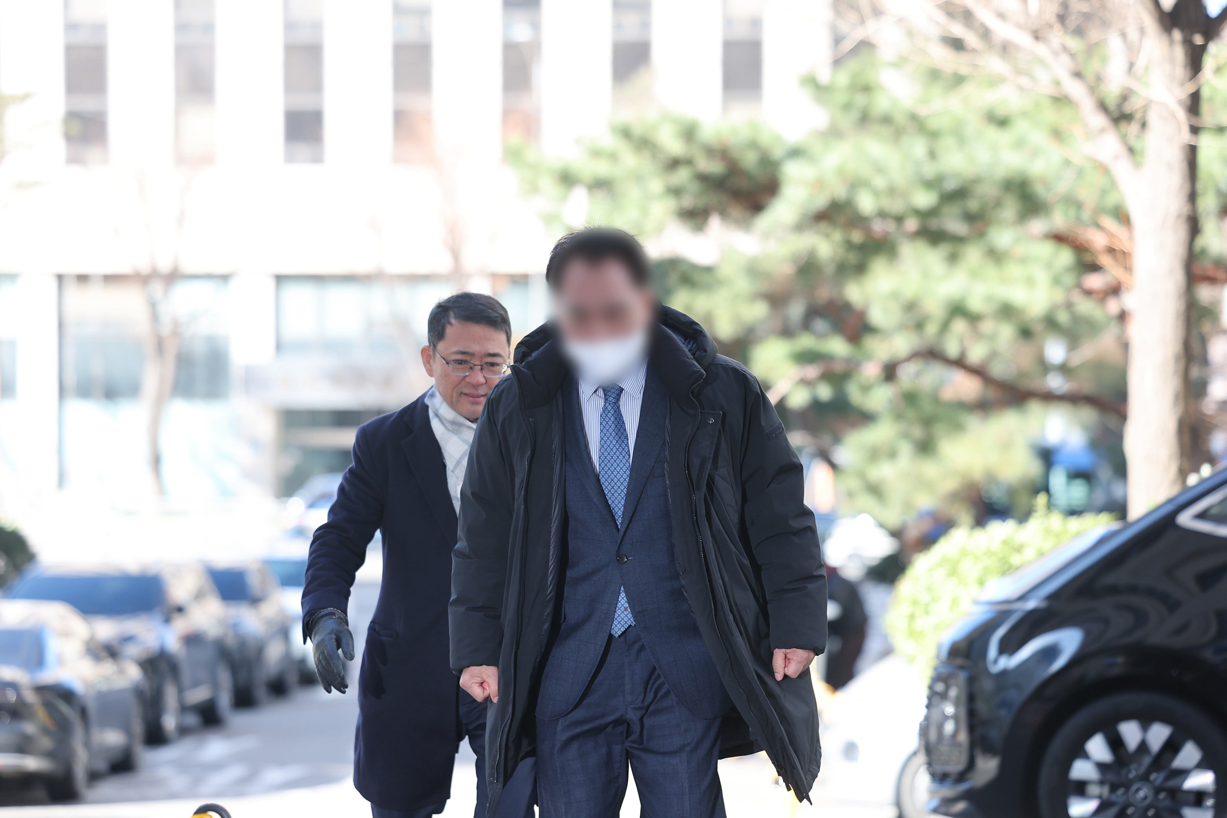 정치적 갈등과 국제적 긴장 속에서의 한국의 외교적 대응