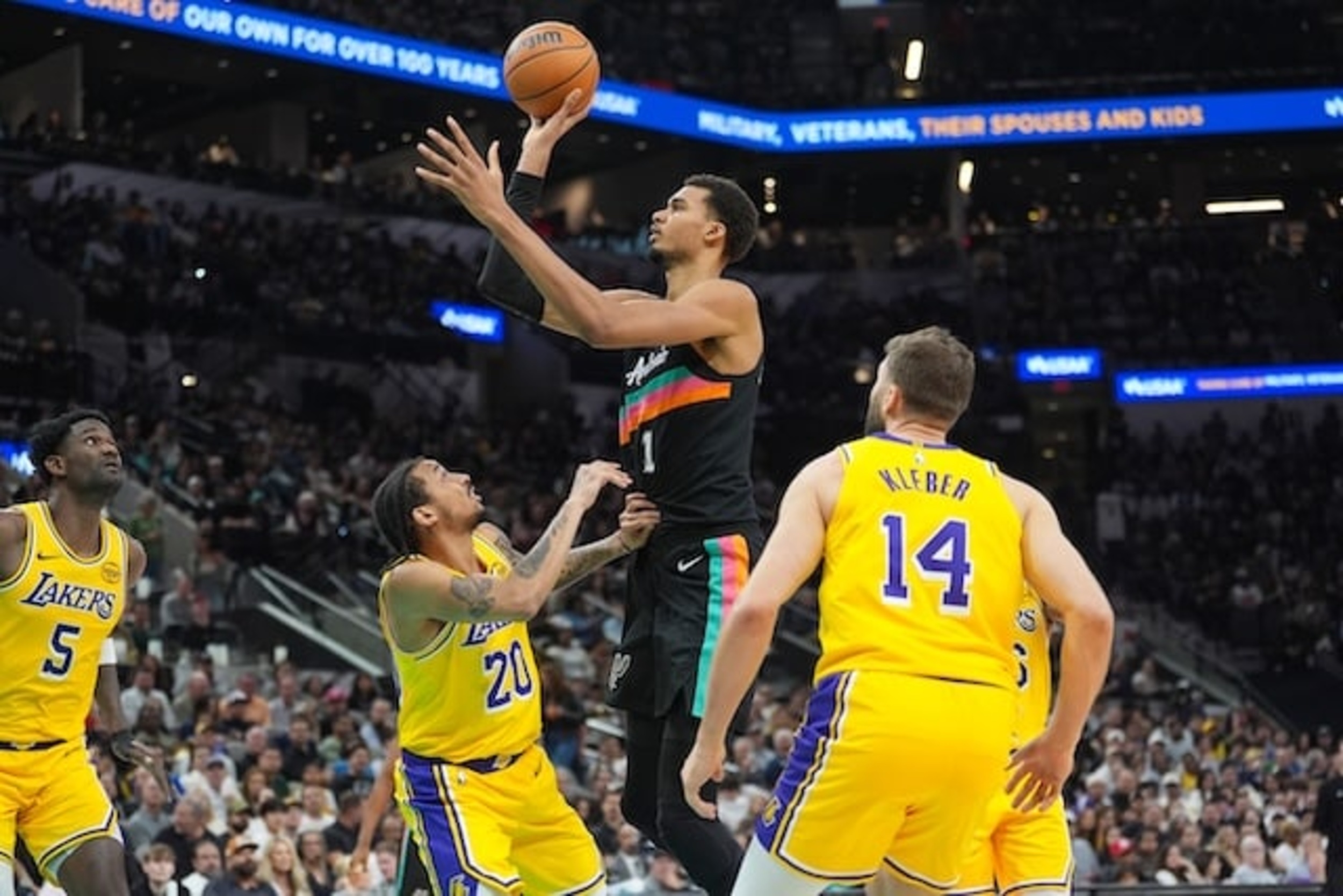Shorthanded Lakers can't find enough offense against Spurs in second ...