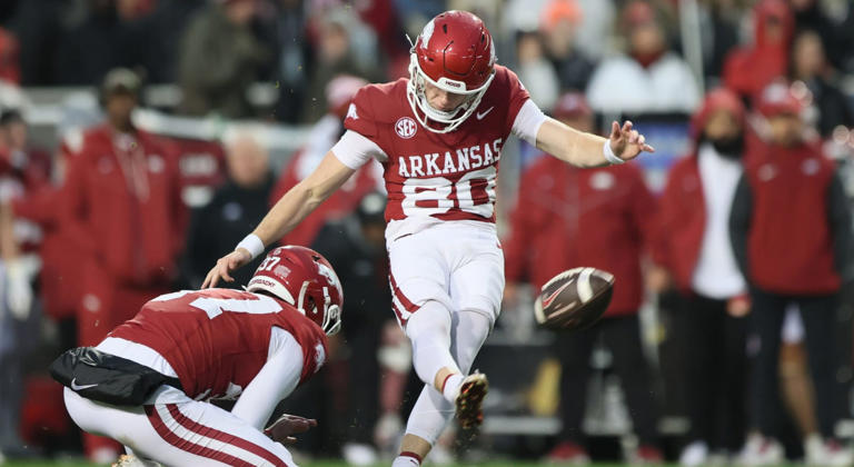 Starting SEC kicker commits to LSU from transfer portal