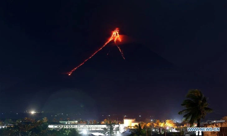 Núi lửa Mayon 'thức giấc', Philippines khẩn cấp sơ tán gần 3.000 người