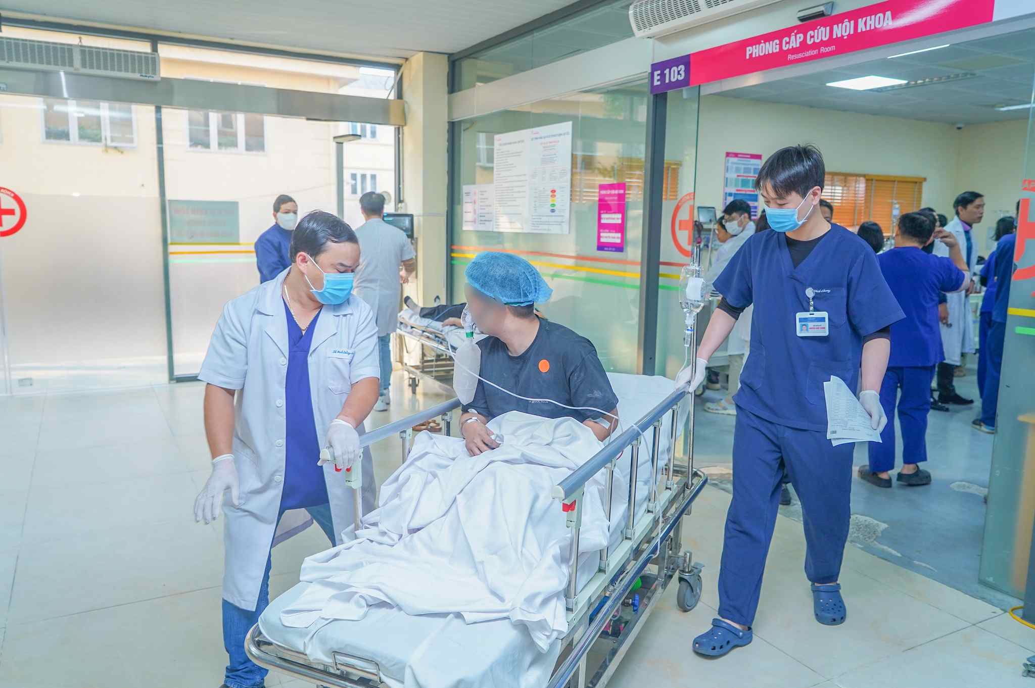 Cháy nhà trọ lúc rạng sáng, 15 người nhập viện, nhiều ca nguy kịch