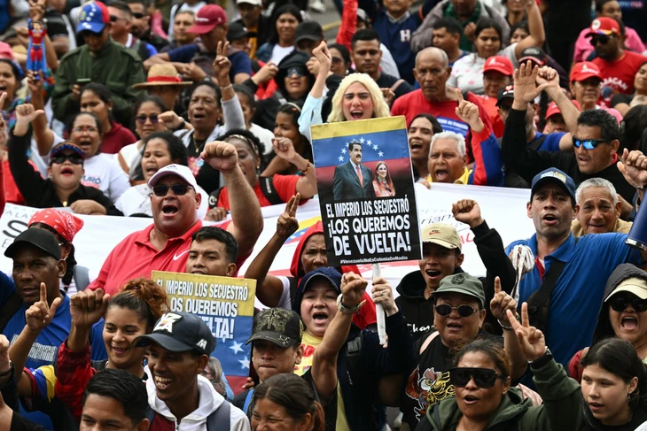 Hàng ngàn người xuống đường ở Venezuela yêu cầu Mỹ thả ông Maduro