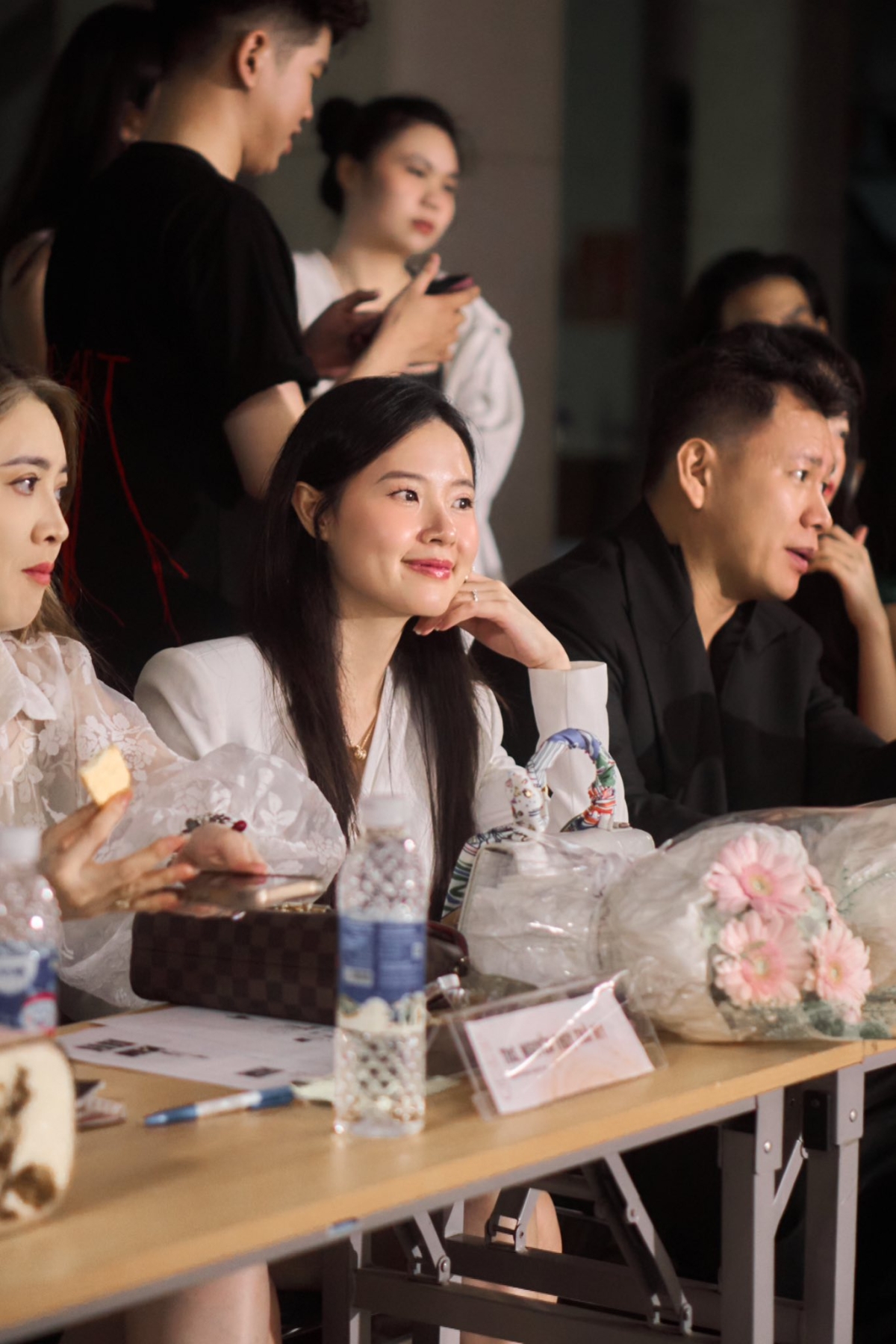 Midu tan chảy trước phần thi người mẫu của con gái Nhã Phương