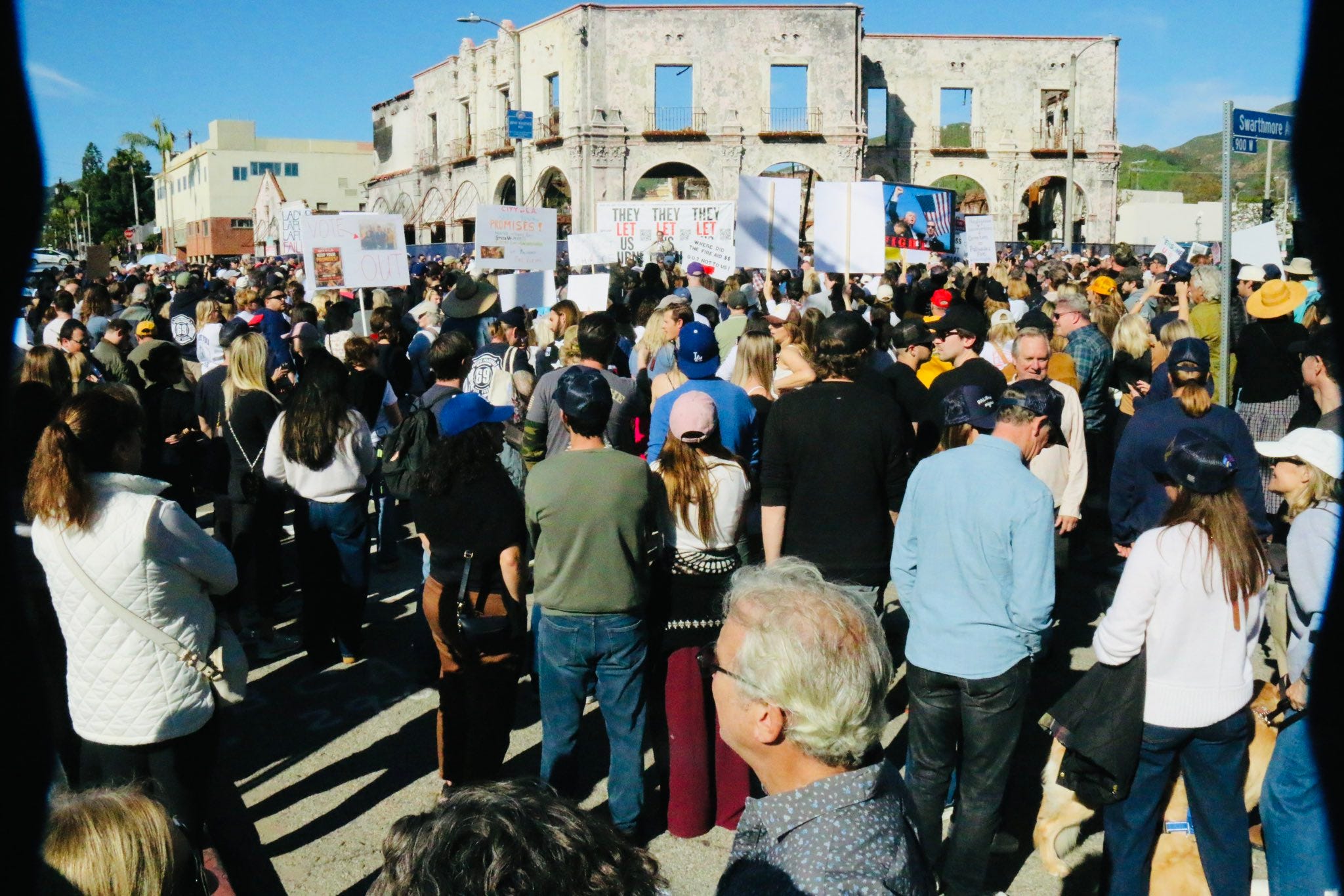 Pacific Palisades residents demand accountability from CA leaders at ...