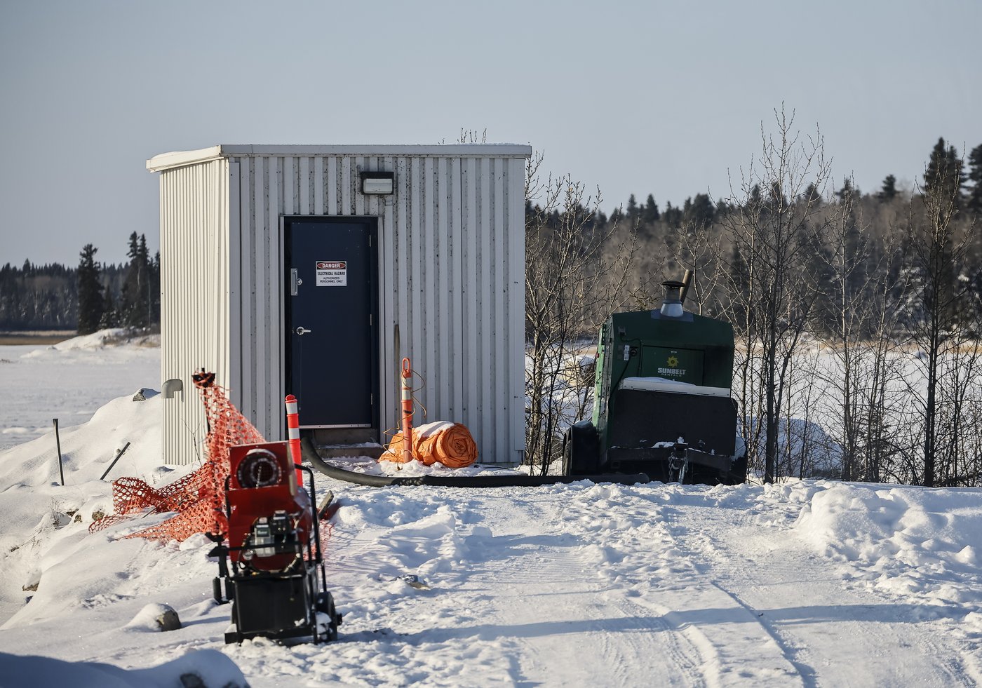 Photo gallery: Leaders visit First Nation in frozen water crisis