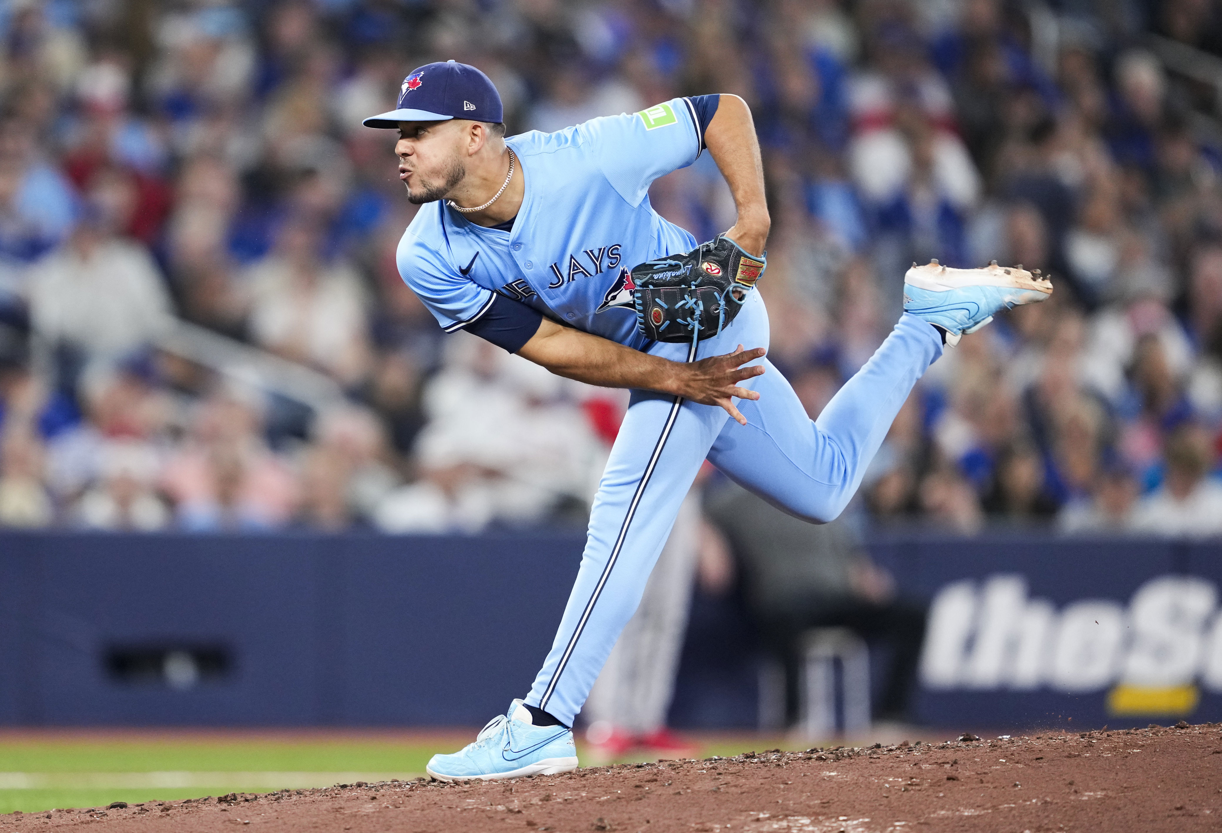 Braves news: TV uncertainty, Ozzie Albies, Freddy Peralta rumors, more<br><br>