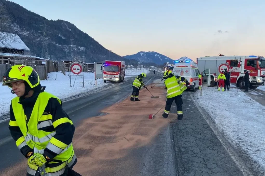 Bus beginnt zu qualmen: Fahrer wählt Notruf