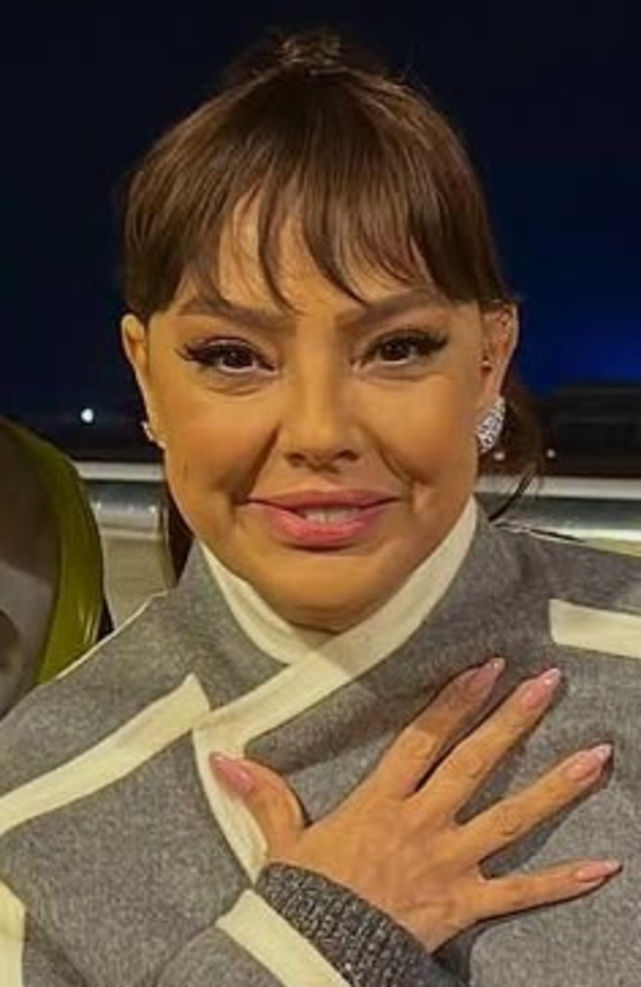 Hayranını kırmadı: Yüzü dikkat çekti