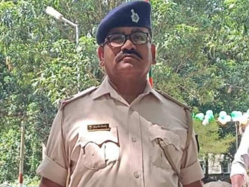 रात को ड्यूटी पर थे ASI अजय कुमार पांडेय, अचानक सीने में उठा तेज दर्द ...