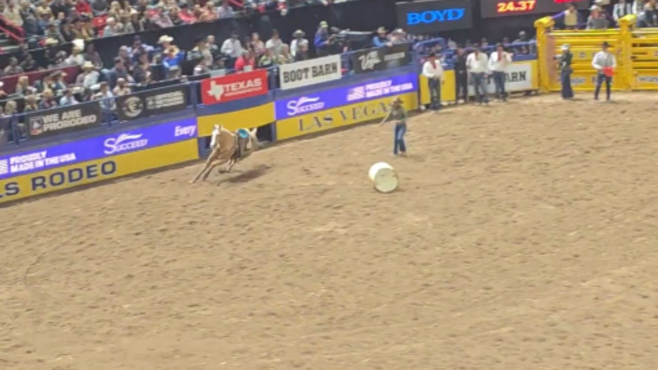 Horse finishes NFR barrel racing run alone after rider falls mid-race