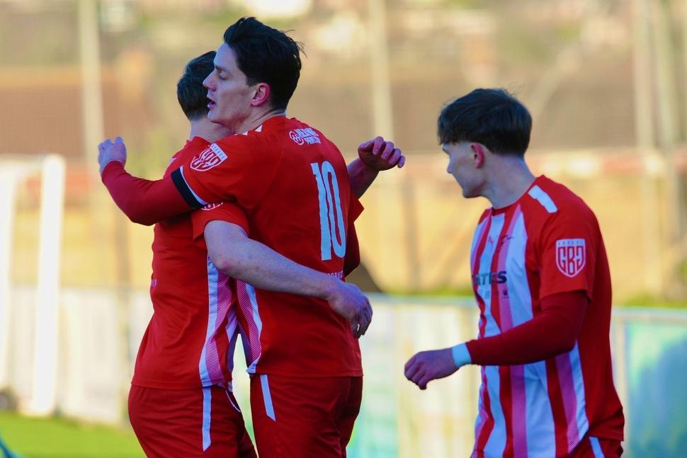 Steyning Town keep up pursuit of Haywards Heath Town