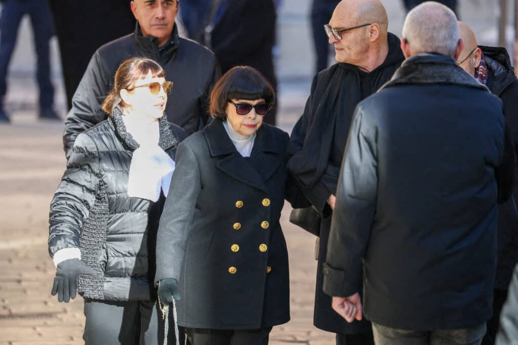 Mireille Mathieu fustige le manque d'hommages à Brigitte Bardot - célébrités news from VSD