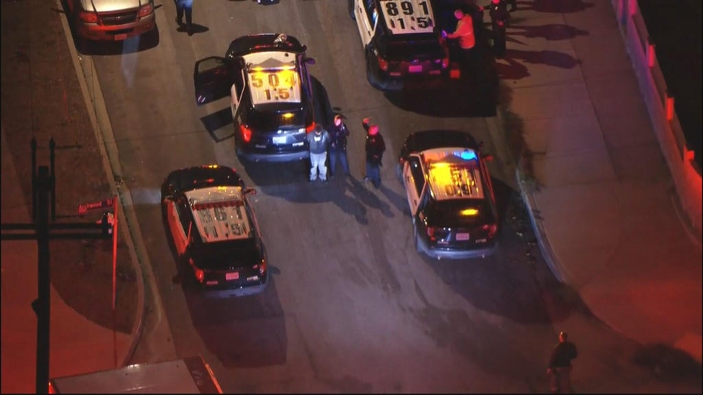 2 LAPD officers hurt while chasing suspects in North Hollywood