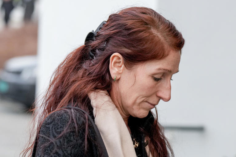 Fotballpresident Lise Klaveness ankommer bisettelsen for Åge Hareide i Molde domkirke. Den tidligere fotballspilleren og treneren døde 18. desember 2025, 72 år gammel. Foto: Fredrik Varfjell / NTB