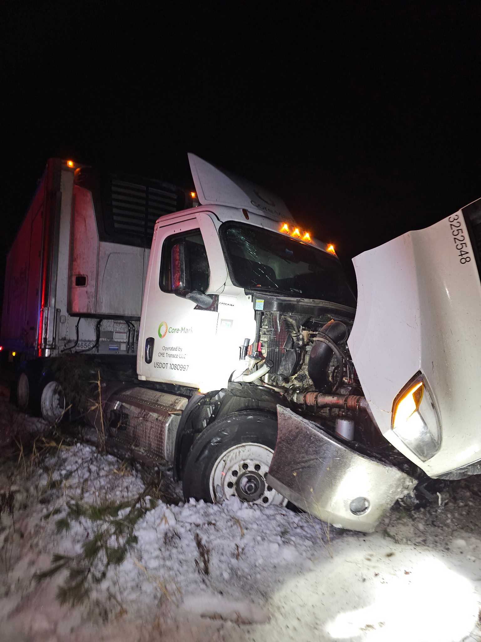Tractor-trailer crash shuts down lane of I-95 in Clinton