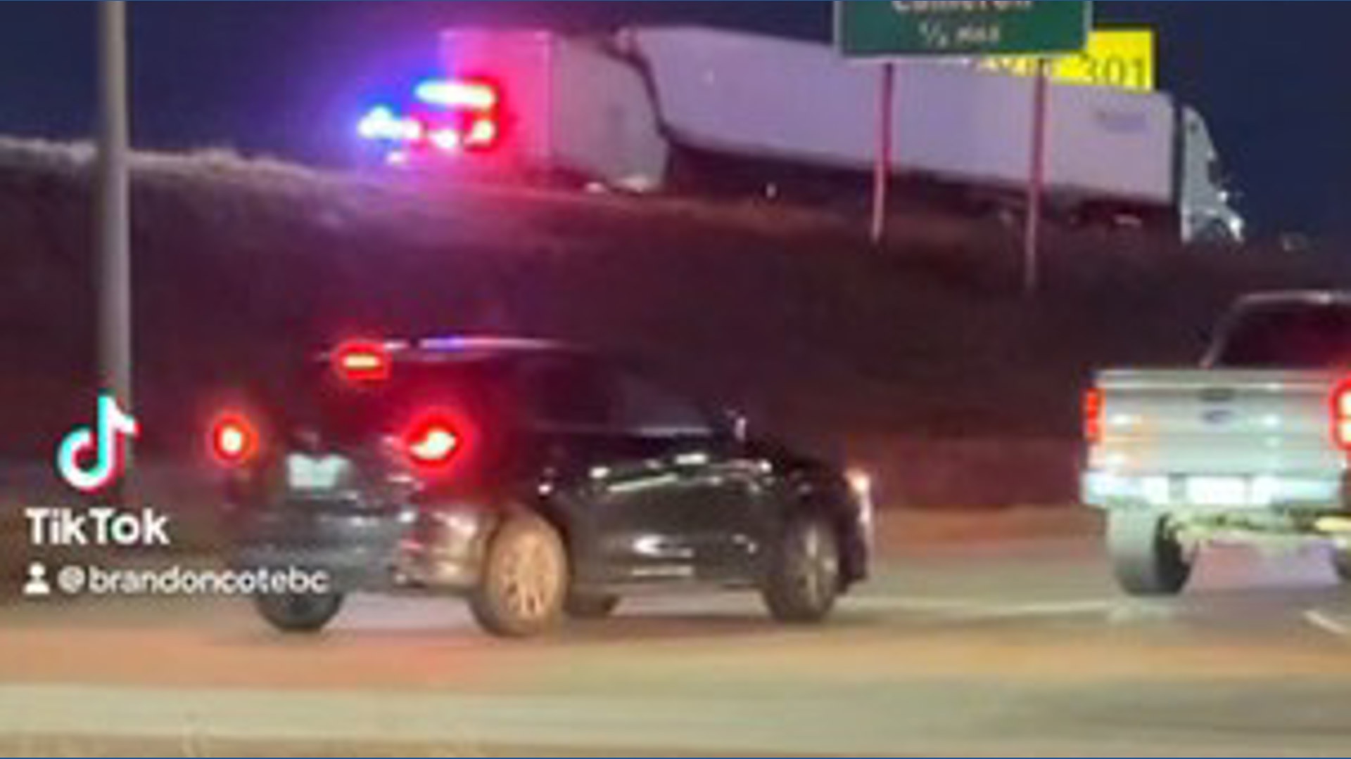Two Thursday morning crashes shut down I-35 northbound near Temple