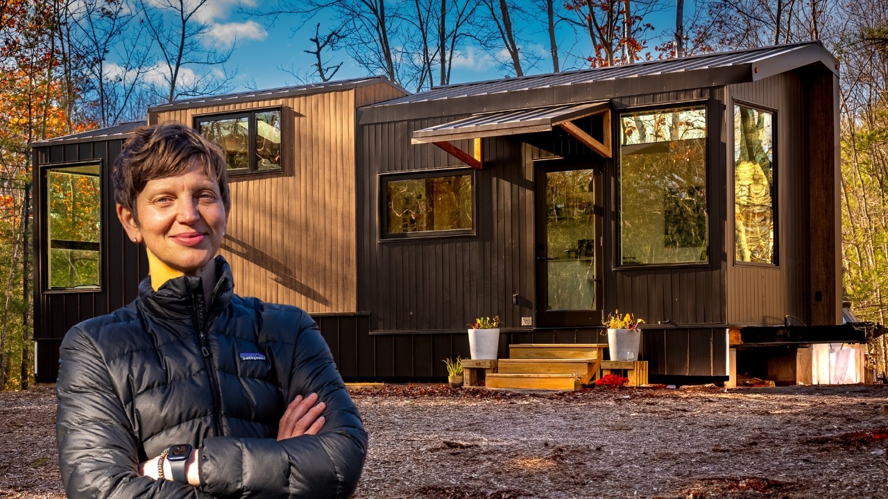 Fresh start in gorgeous tiny house | Building her dream homestead!