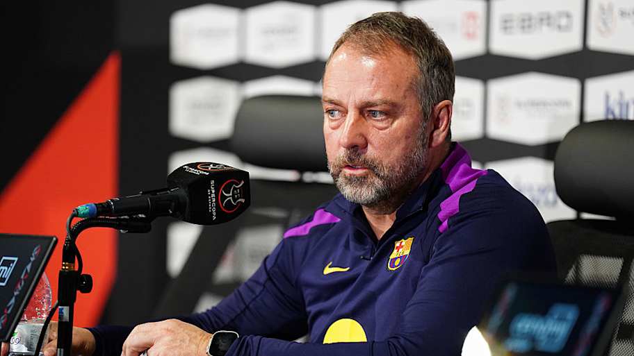 Hansi Flick wanted to strengthen in defense this month. | Ismael Adnan Yaqoob/Anadolu/Getty Images