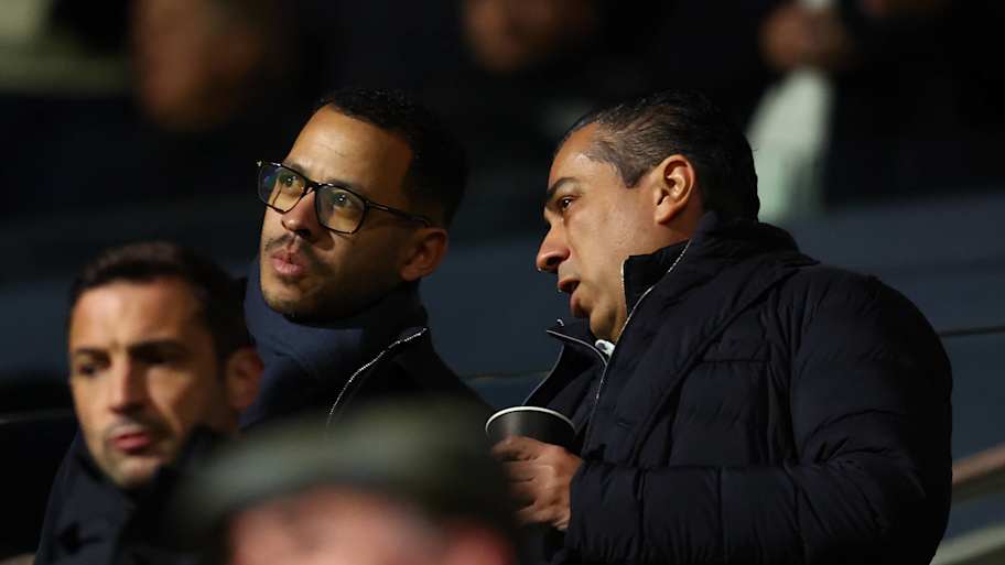 Liam Rosenior toma una decisión sorpresa sobre su cuerpo técnico antes del primer entrenamiento del Chelsea