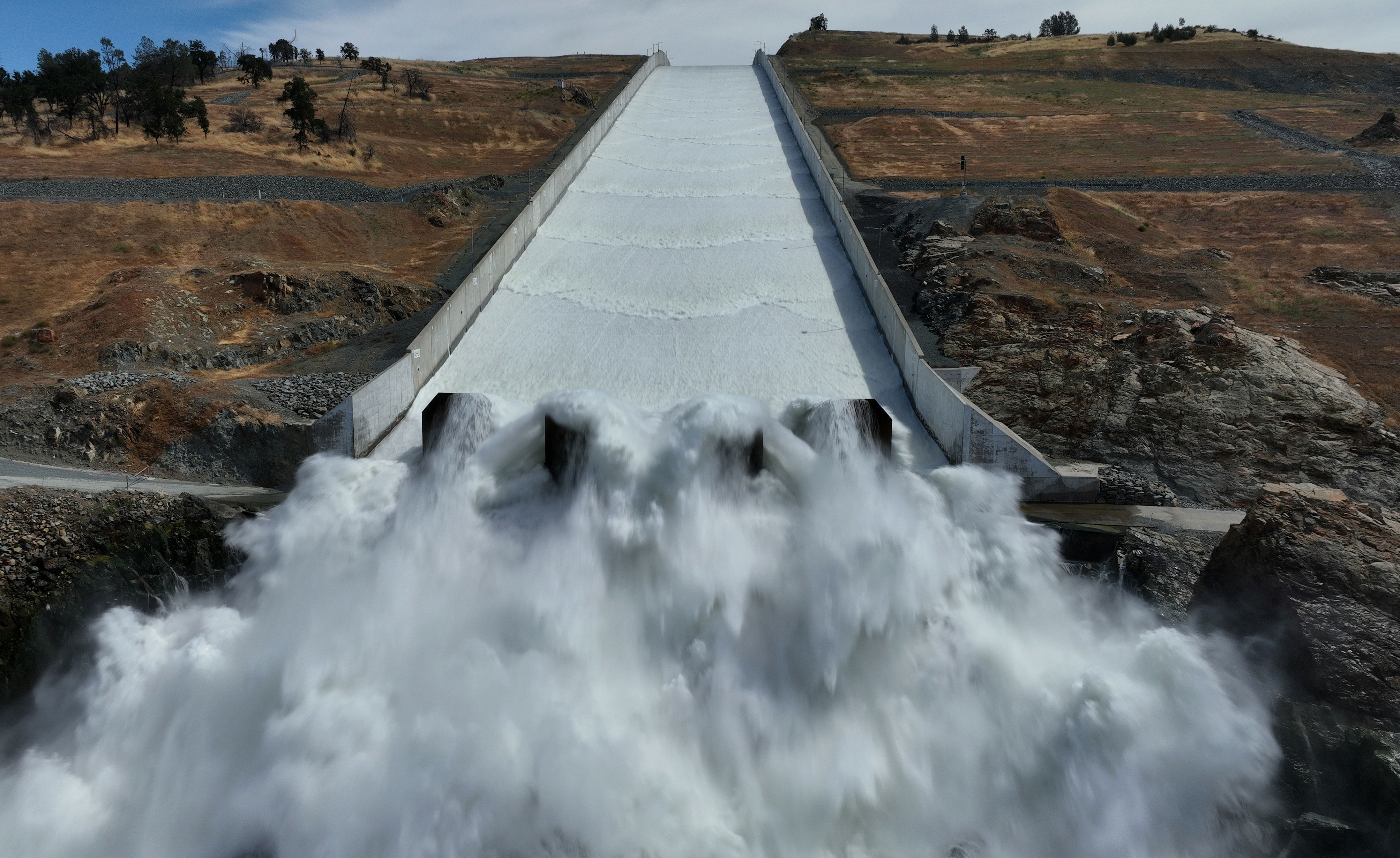 Officials release billions of gallons of water from California reservoir<br>