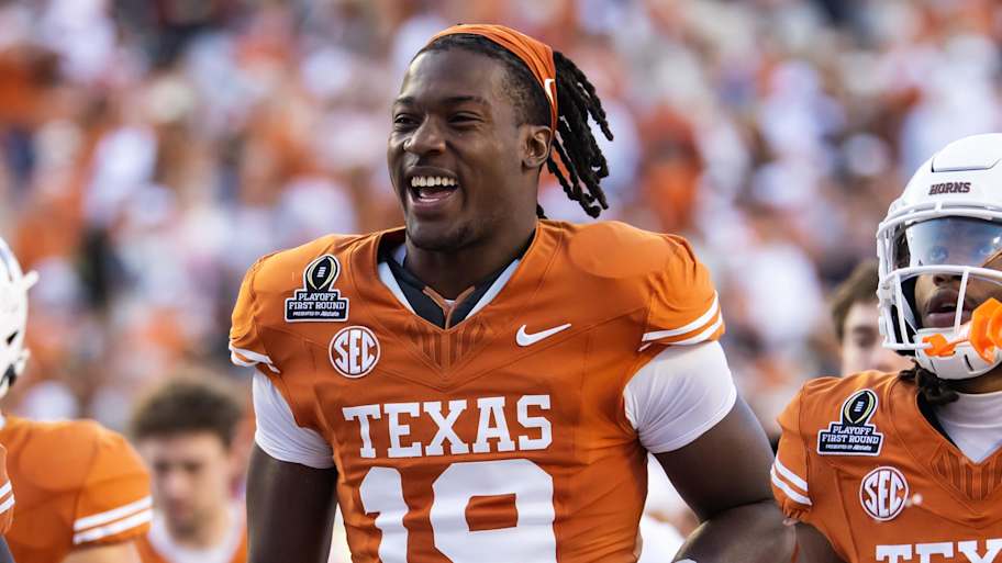 Texas Longhorns linebacker Zina Umeozulu against the Clemson Tigers during the CFP National playoff first round at Darrell K Royal-Texas Memorial Stadium. | Mark J. Rebilas-Imagn Images