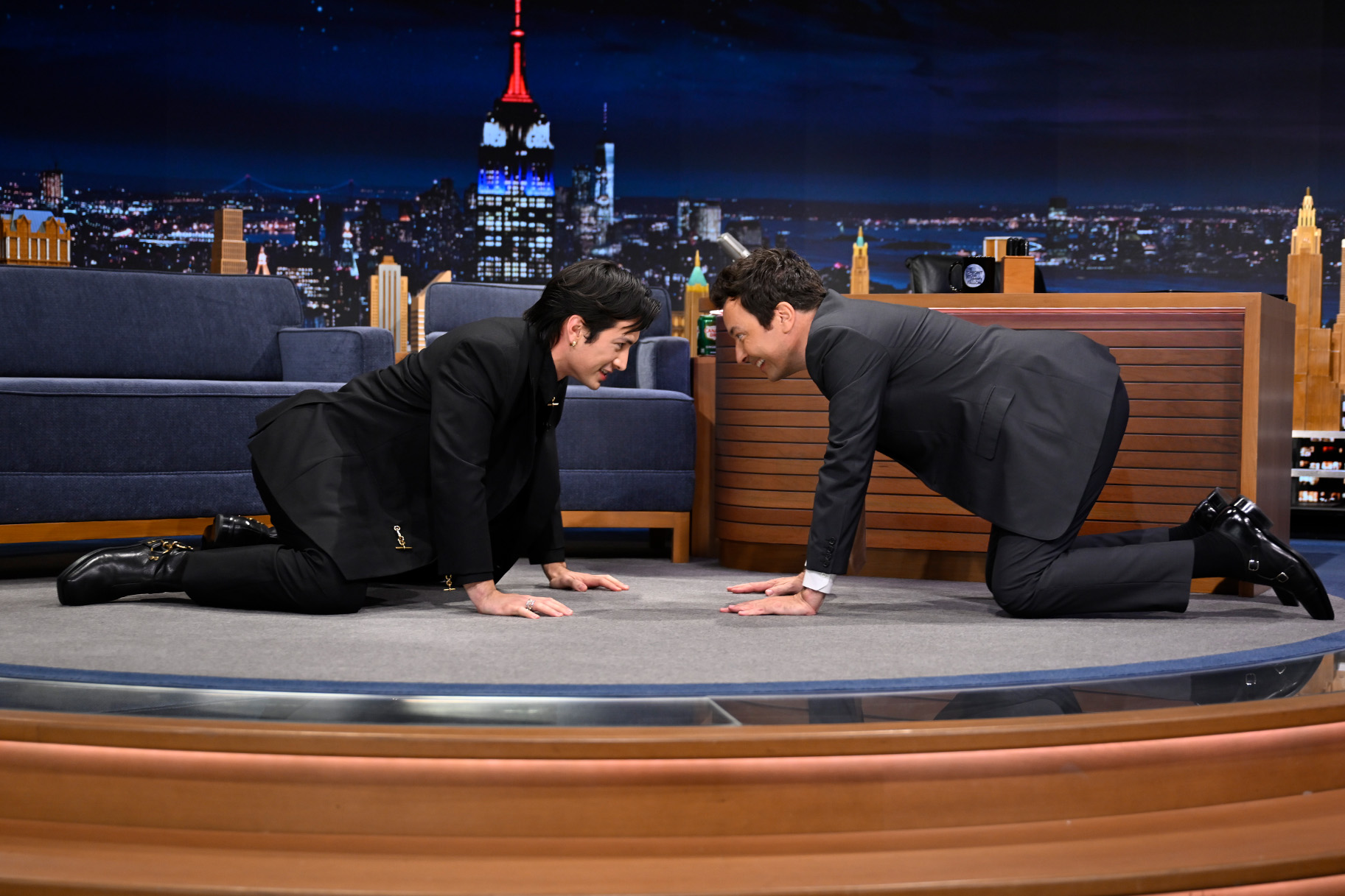 Heated rivalry's Hudson Williams taught Jimmy Fallon a hockey (boy ...
