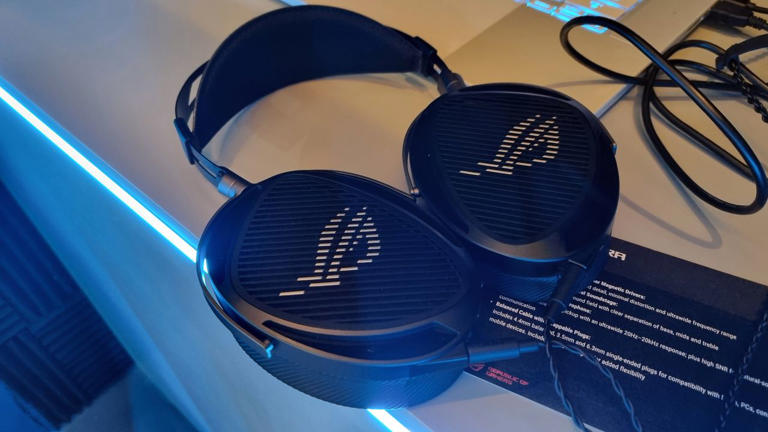 Asus has tweaked the twangers out of Hifiman's planar magnetic drivers ...