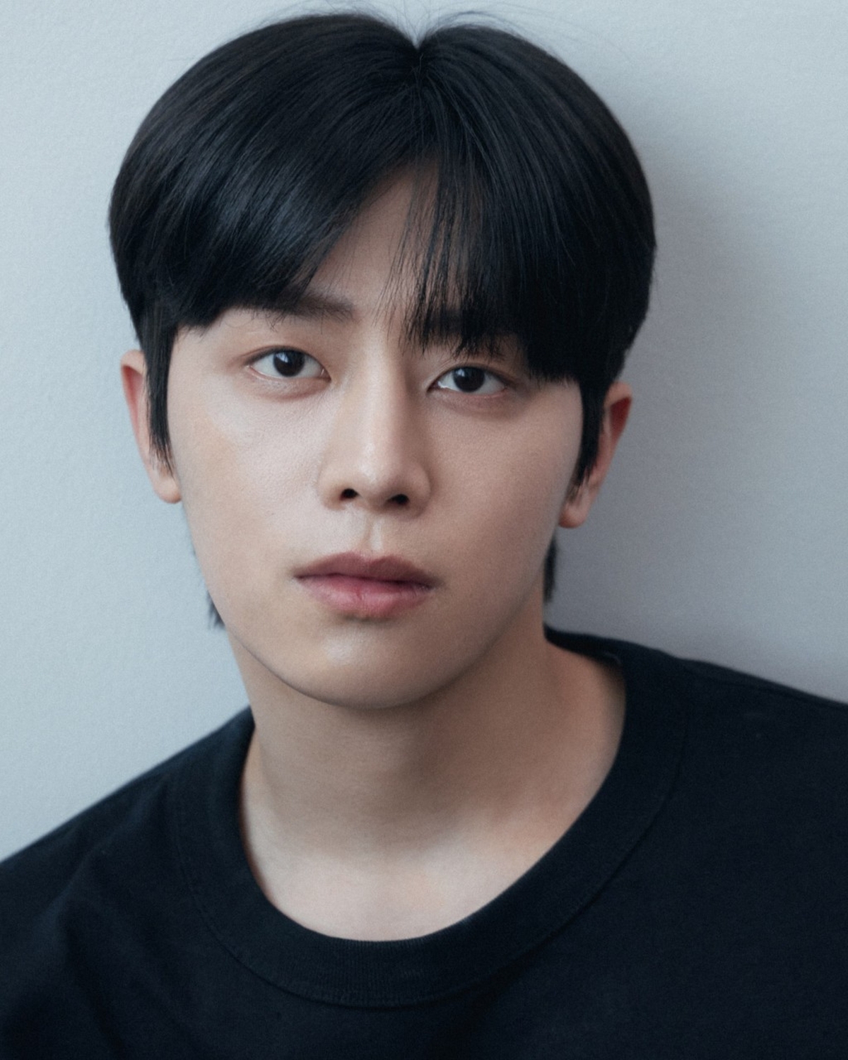 Rookie actor Han Su-ho signs exclusive contract with NKM Film·double ...