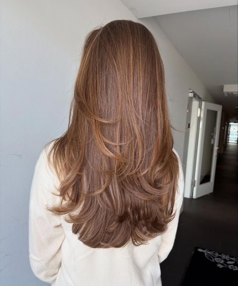 Si has dejado crecer tu melena y quieres un corte que la haga destacar no sólo por su largo, ¡este es el estilo que debes de intentar!