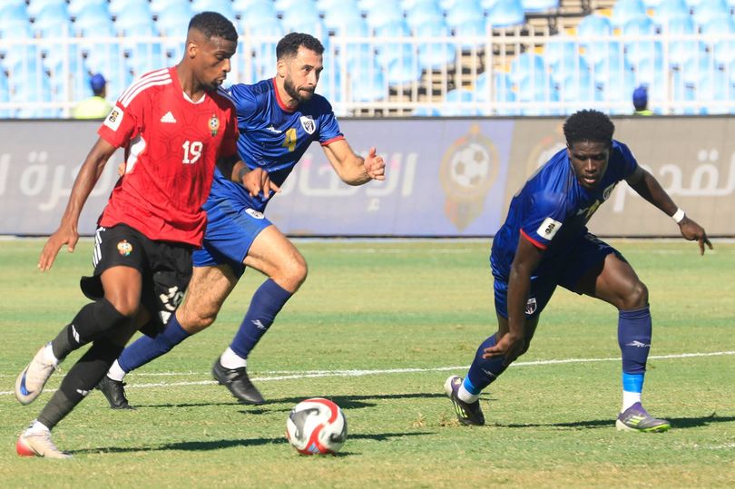 Cape Verde's Roberto Lopes (center) in action