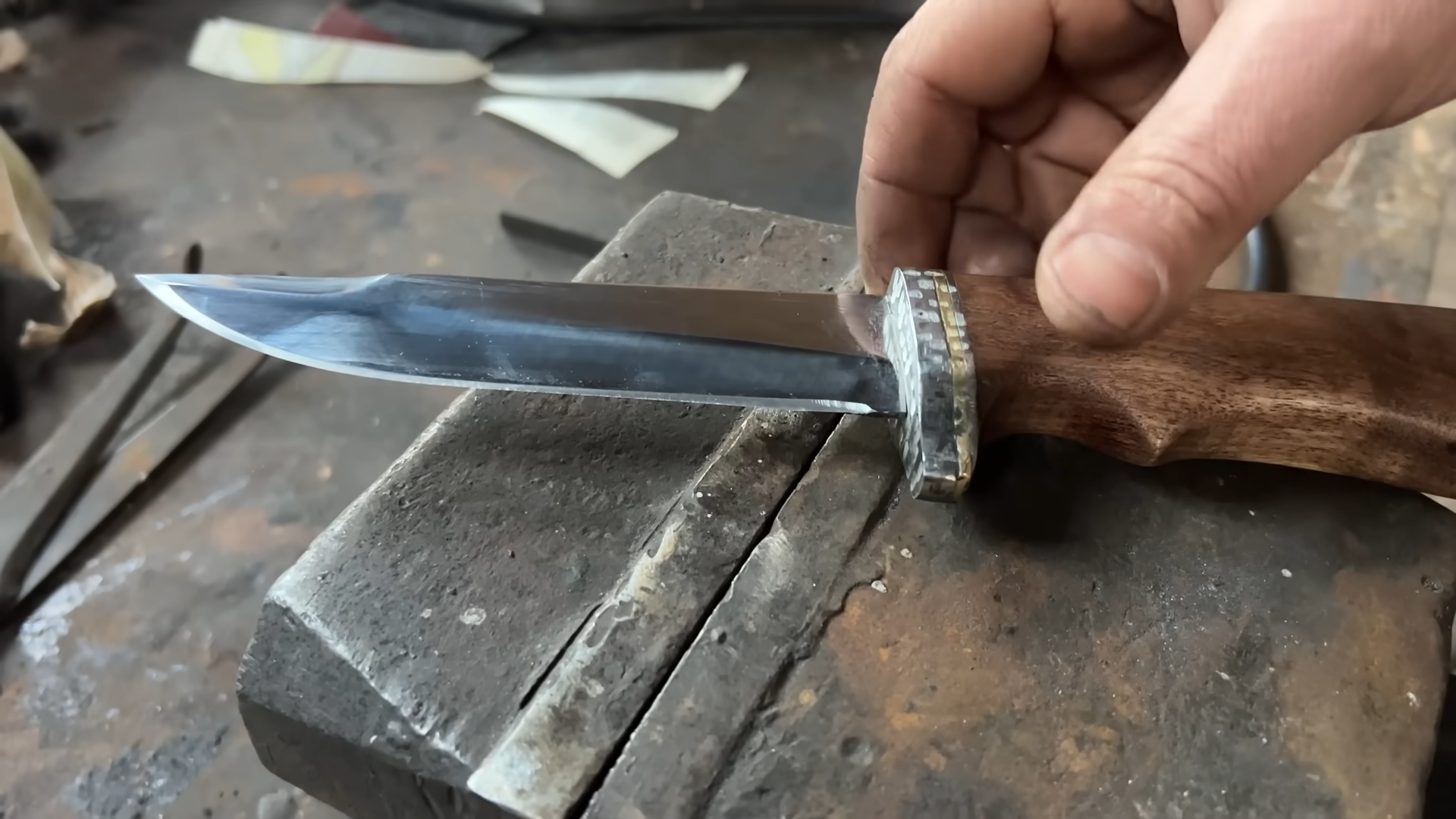 How this man made a Damascus knife from screws!